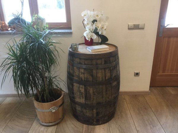 Fasstisch Whiskyfass als Stehtisch Eichenfass gebraucht Tischfass Holzfass rustikal